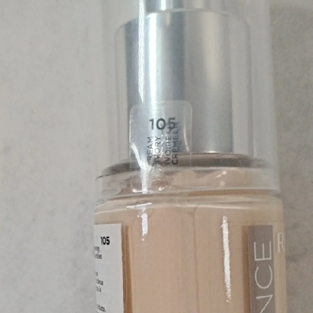 Revlon Skin-Caring Liquid Foundation Hydrating Medium Coverage, 105 Cream Ivory